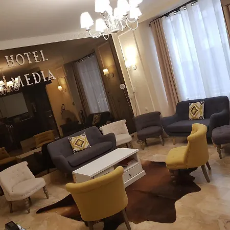 Hotel Média 3*